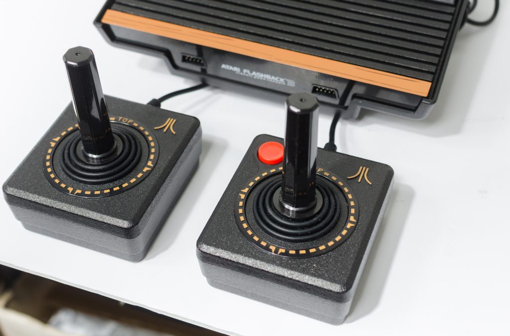 old fashioned atari video game console